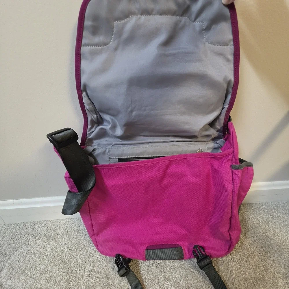 Patagonia Mini Mass Messenger Bag Purple Reflective Adjustable Strap